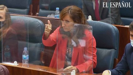 Polémico gesto de la diputada Mónica García (Más Madrid)