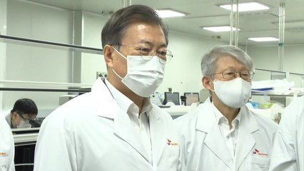 문 대통령, 코로나 백신 개발 연구소 방문..."범정부적 지원" / YTN