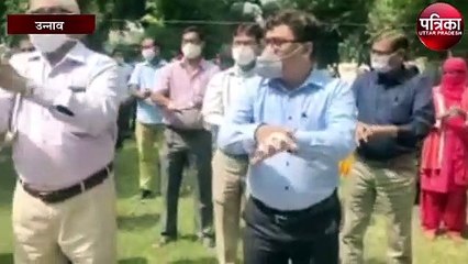 जब डीएम ने बताया हाथ धोने का सही तरीका