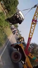 पीलीभीत कार और ट्रैक्टर में भीषण टकराव में 2 की मौके पर दर्दनाक मौत