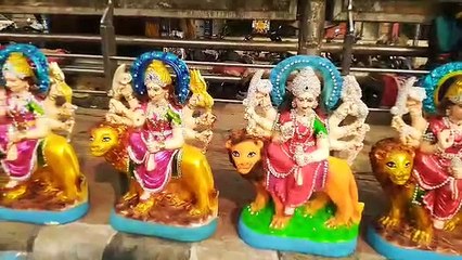 बस स्टैण्ड बना प्रतिमा स्थल...