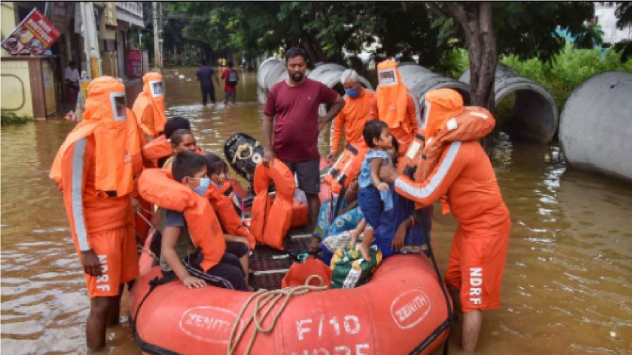 Rain batters Hyderabad, several colonies remain inundated