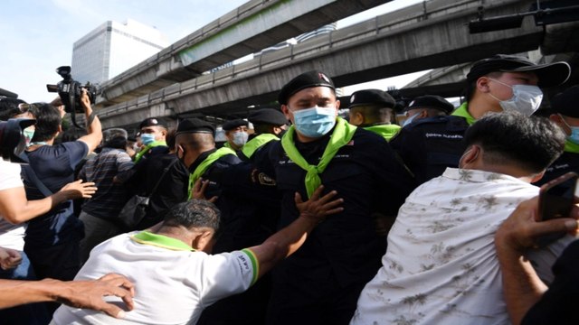 Thai protesters rally in Bangkok defying state of emergency