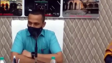 मंडला आयुक्त ने अधिकारियों के साथ की समीक्षा बैठक
