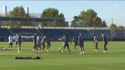 Download Video: El Real Madrid continúa preparando su regreso liguero con la ausencia de varios internacionales