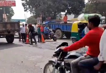 पीडब्ल्यूडी विभाग के द्वारा गड्ढों को किया गया मुफ्त