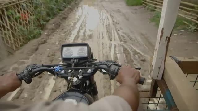 Una escuela itinerante recorre las poblaciones más desfavorecidas de Manila (Filipinas)