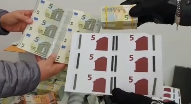 Napoli - Stamperia clandestina di banconote contraffatte 4 arresti (15.10.20)