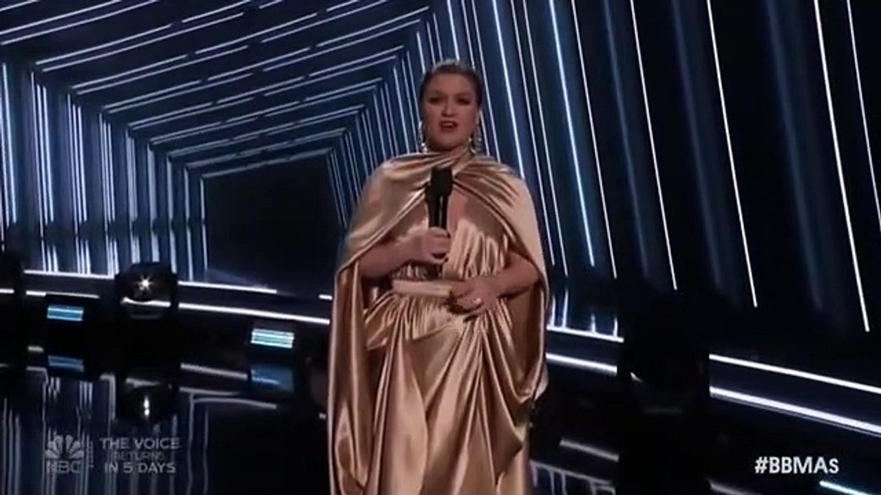 Demi Lovato canta Commander In Chief pela primeira vez no BBMAs