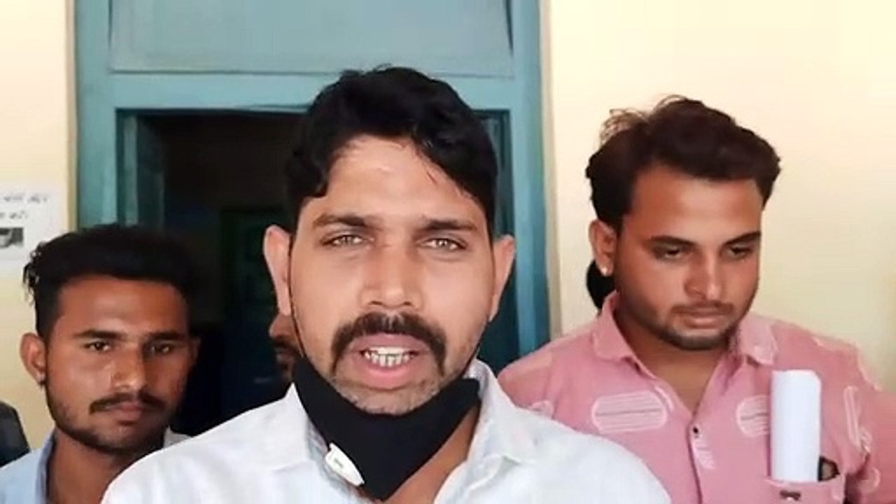 शाजापुर NSUI ने विधि कॉलेज में पात्र छात्रों को अपात्र  के लिए सौंपा ज्ञापन