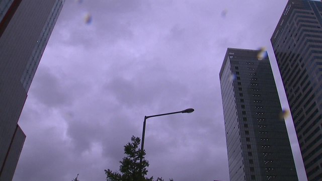 [날씨] 아침 쌀쌀, 낮 서늘...중서부·남해안 약한 비 / YTN