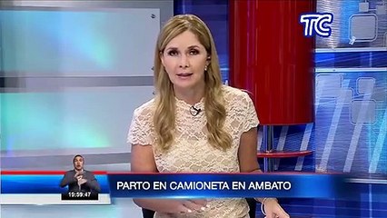 Agentes de Tránsito atienden un parto dentro de una camioneta