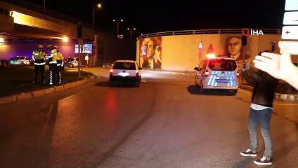 Belediyenin yol üzerinde izinsiz yaptığı duvar resimleri kaldırıldı