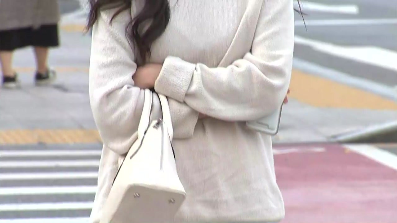 [날씨] 찬 바람 불며 낮에도 서늘...구름 많고 산발적 비 / YTN