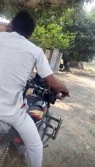 खुलेआम हाथ में अवैध तमंचा लहराते वीडियो वायरल