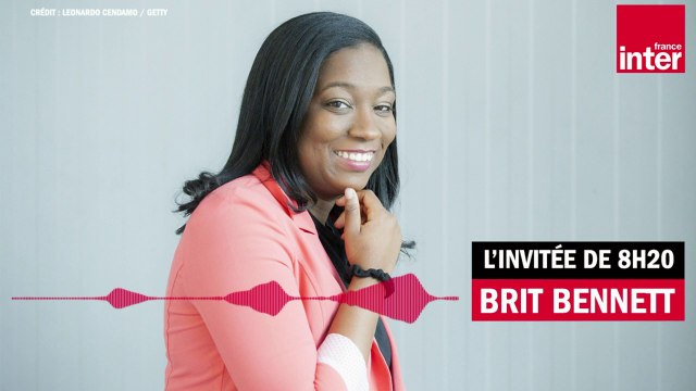 Brit Bennett : Une des choses qui m'ont intéressée, c'est qu'est-ce qui fait qu'on est blanc, qu'est-ce qui fait qu'on est noir, comment on peut passer de l'un à l'autre selon comment on se définit.