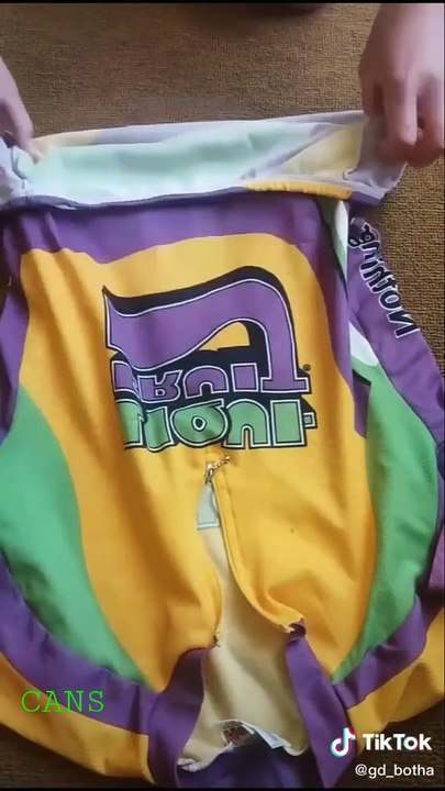 video tik tok | tips on folding different types of clothes