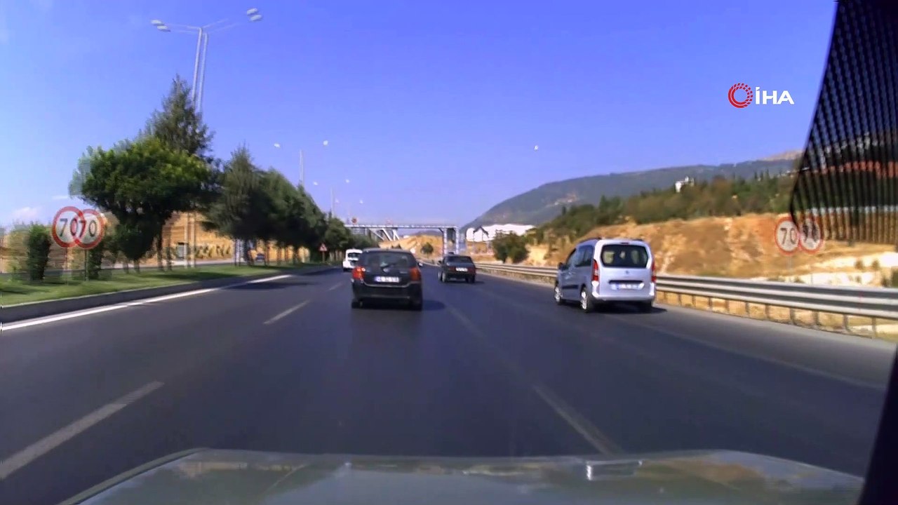 'Sağdan git sağlam git' sloganını yanlış anlamış