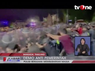 Polisi Thailand Bubarkan Massa Pro Demokrasi
