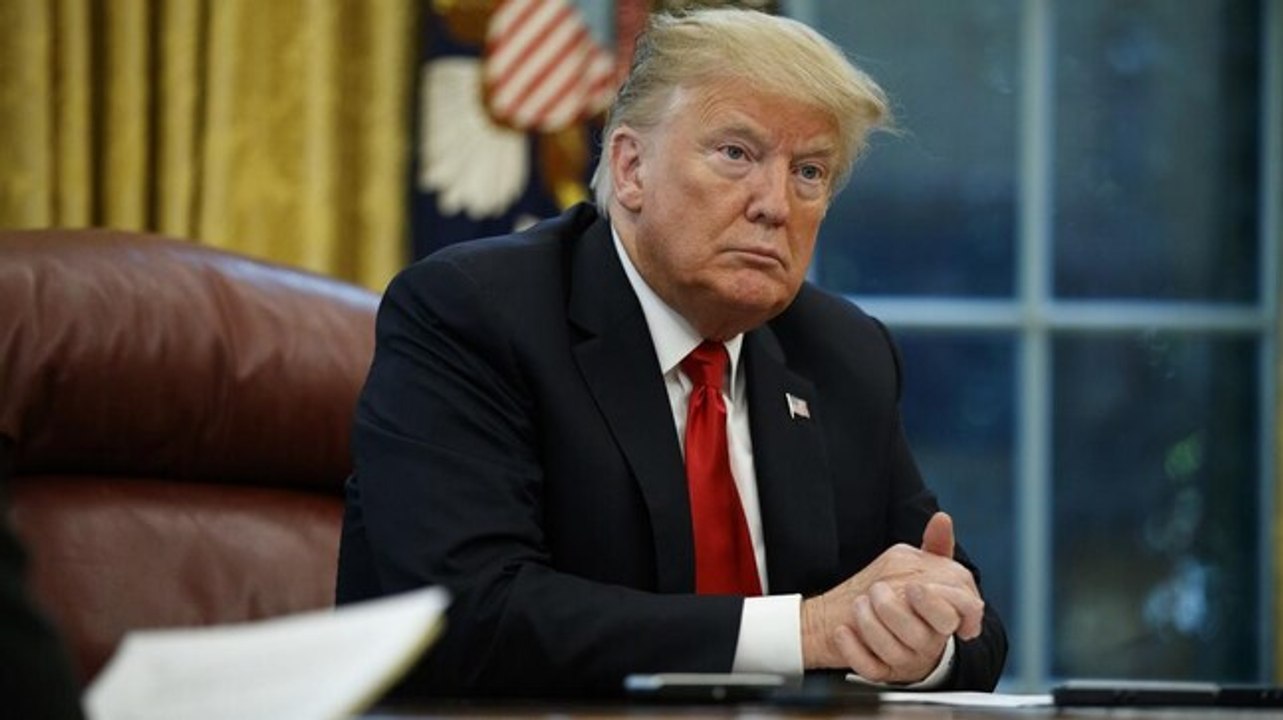 Donald Trump evades question on coronavirus tes...