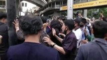 Miles de tailandeses desafían el estado de alarma contra las manifestaciones y toman el centro de Bangkok