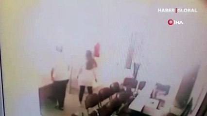 Hemşire ve doktorlar dehşeti yaşadı! Kapıyı tutarak kendilerini korudu