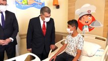 Sağlık Bakanı Dr. Fahrettin Koca, Erzurum Şehir Hastanesi Çocuk Servisi’ni ziyaret etti