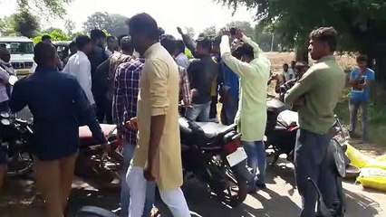 कांग्रेस प्रत्याशी विपिन वानखेड़े को ग्राम लिंगोड़ा में ग्रामीणों के विरोध का सामना करना पड़ा