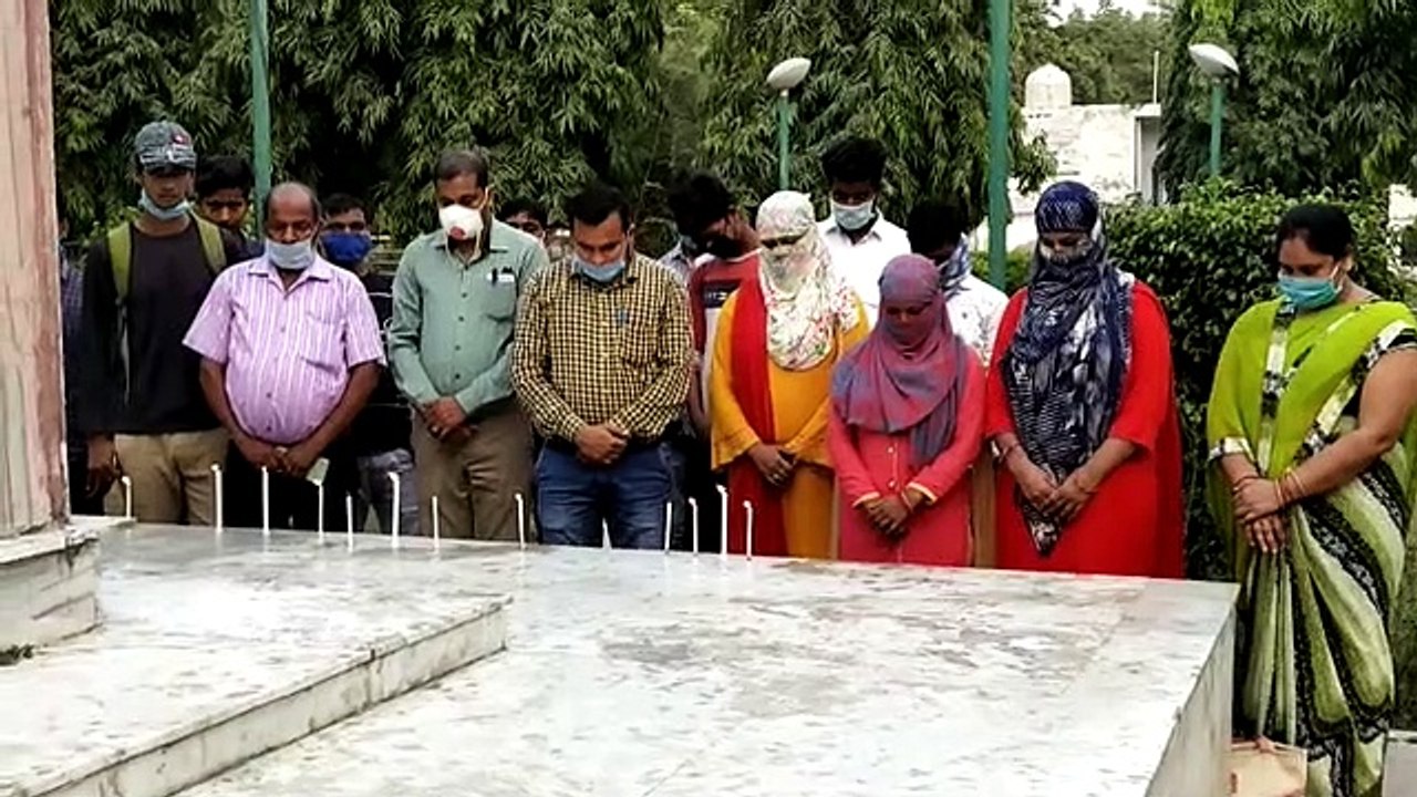 कोरोना संक्रमण मे शहीद हुए स्वास्थ्य कर्मियों को दी गई श्रद्धांजलि