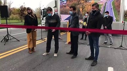 Coupe ruban boulevard industriel