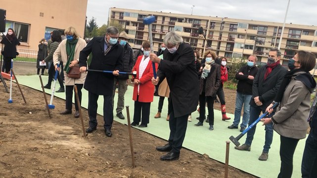 Premières pinces du chapiteau de la Cité du cirque