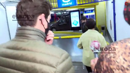 Agreden a un periodista mientras entrevista al novio de Victoria Federica