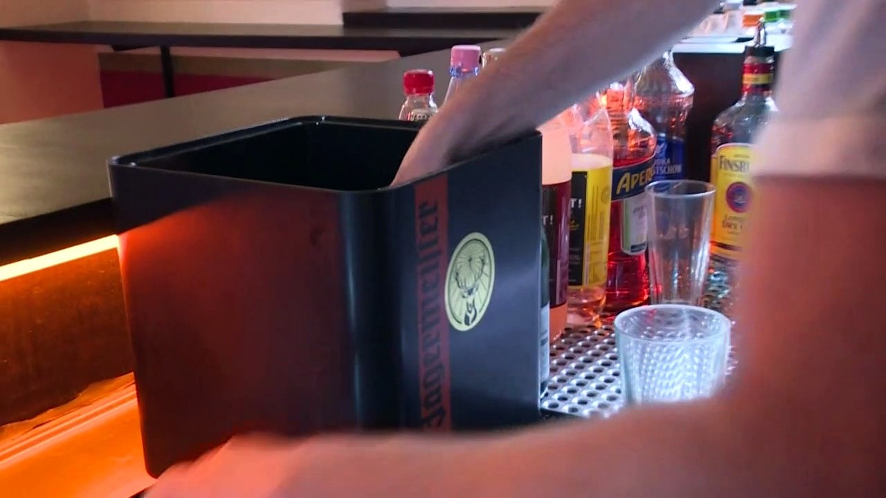 Berliner Sperrstunde für Gastronomiebetriebe vorerst gekippt