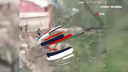 Kümese giren köpeği acımasızca dövdü