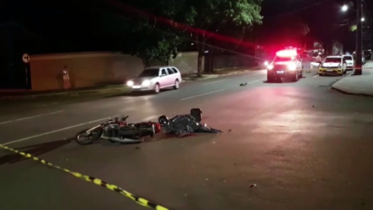 Motociclista morre em grave acidente na Rua Ere...