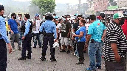 Vendedores hondureños protestan contra restricciones a su trabajo por covid-19