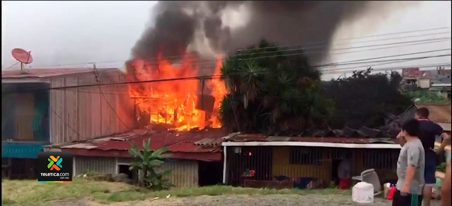 tn7-Fuego-consumió-una-casa-en-Pavas-161020