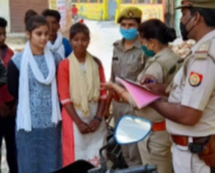 पुलिस ने चलाया एंटी रोमियो स्क्वायड अभियान, युवतियों को किया जागरूक