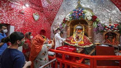 Descargar video: First day of Navratri, devotees visit temples across India