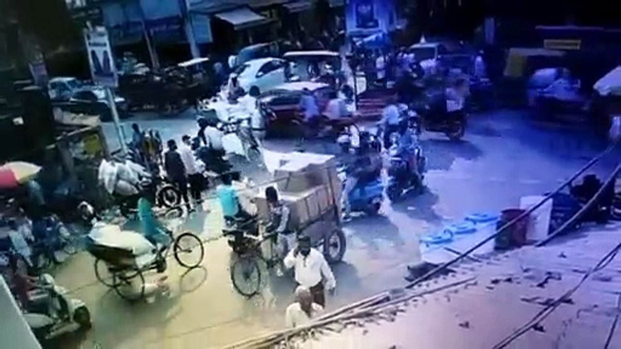 कलक्टरगंज में शातिर चोरों का गैंग सक्रिय रिक्शे पर लदे समान को खुलेआम उड़ाते है शातिर चोर