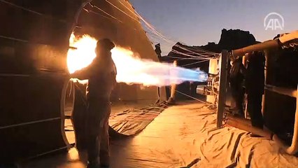 Yerli sıcak hava balonları ilk kez turistlerle uçtu