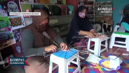 Sampah Kering Jadi Perabotan Di Tangan Ibu-Ibu