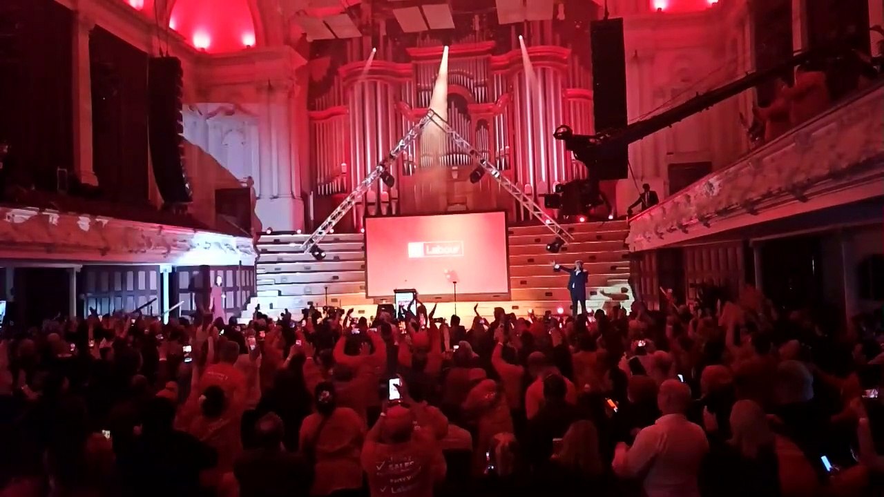 Ardern gewinnt Wahl in Neuseeland haushoch