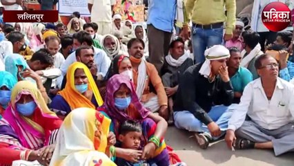 मुआवजे की मांग को लेकर डूब क्षेत्र के ग्रामीणों ने किया प्रदर्शन