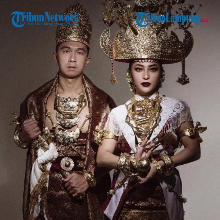 Gaun Resepsi Nikita Willy Pakai Adat Lampung: Sayang Kalau Digunakan untuk Akad di Rumah