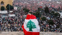 اللبنانيون يحتفلون بالذكرى السنوية الأولى لانطلاق الحراك الشعبي