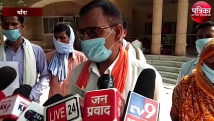 अवैध खनन व खेतों से जबरन गाड़िया निकालने को लेकर ग्रामीणों का प्रदर्शन