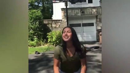 The girl speaking with monkey in park - FUNNY VIDEOS 2020(480P)_1