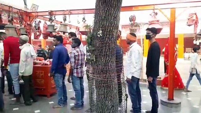 मंदिर के कपाट को खोला गया, जनता को सोशल डिस्टेंसिंग का कराया गया पालन