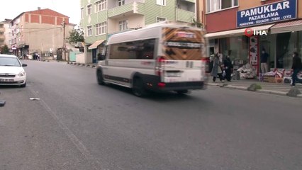 Sultanbeyli'de otomobil çarpan üç kız çocuğunun şans eseri kurtuluşu kamerada